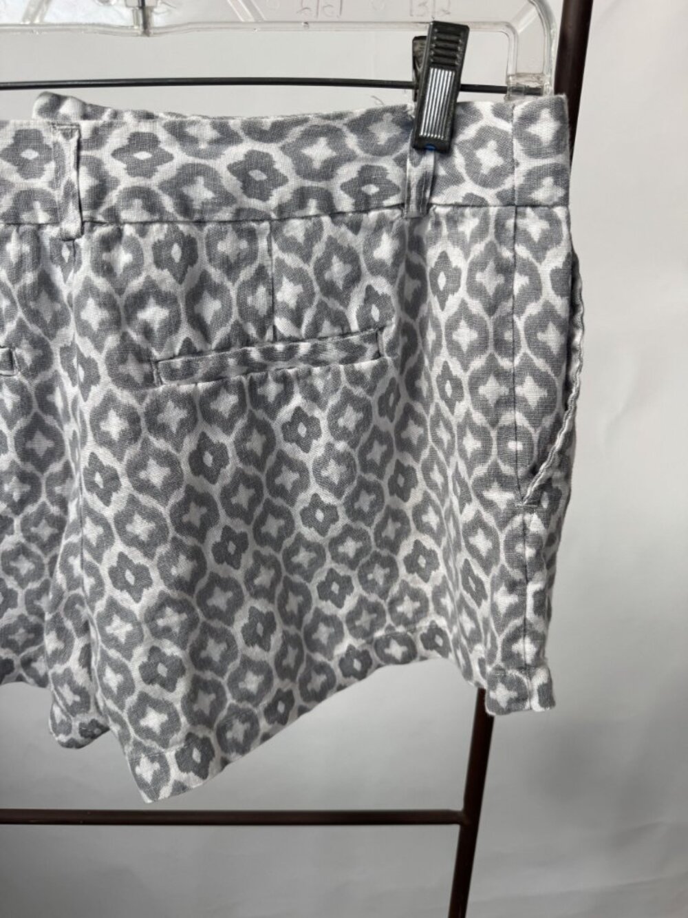 Cynthia Rowley Gray & White Linen Shorts Womens Size 4 Lightweight Ikat Print - Picture 6 of 16
